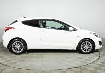 Подержанный автомобиль Hyundai i30 Hatchback 2013 года (4 фото)