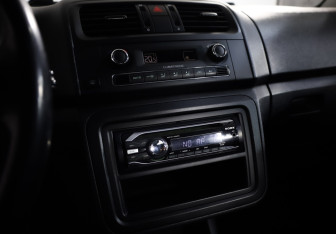 Подержанный автомобиль Skoda Fabia Hatchback 2011 года (12 фото)