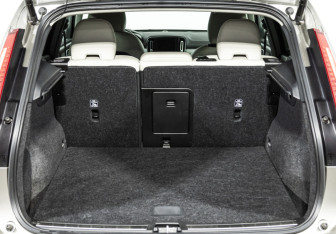 Подержанный автомобиль Volvo XC40 2021 года (18 фото)