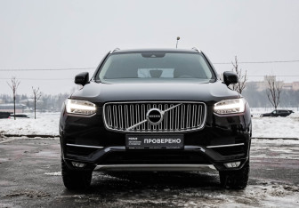 Подержанный автомобиль Volvo XC90 2015 года (3 фото)