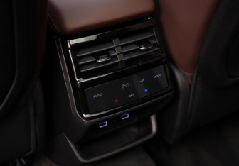 Подержанный автомобиль Geely Monjaro 2024 года (24 фото)