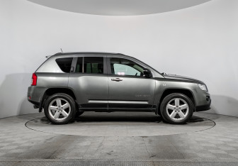 Подержанный автомобиль Jeep Compass 2012 года (4 фото)