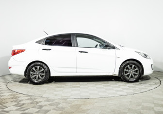 Подержанный автомобиль Hyundai Solaris Sedan 2011 года (4 фото)
