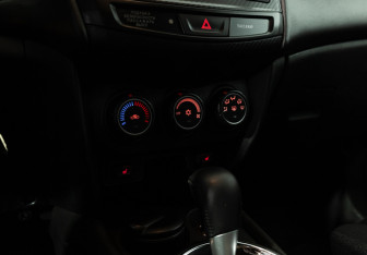 Подержанный автомобиль Mitsubishi ASX 2015 года (16 фото)