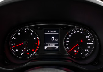 Подержанный автомобиль Audi A1 2014 года (17 фото)