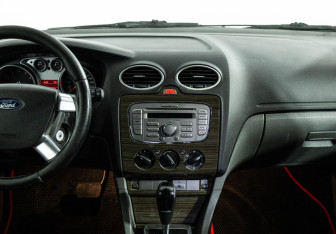 Подержанный автомобиль Ford Focus Sedan 2008 года (14 фото)