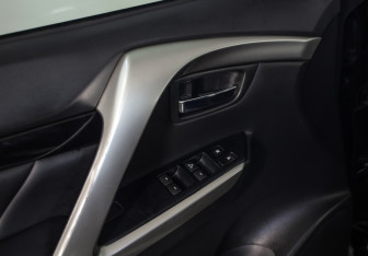 Подержанный автомобиль Mitsubishi Pajero Sport 2018 года (22 фото)