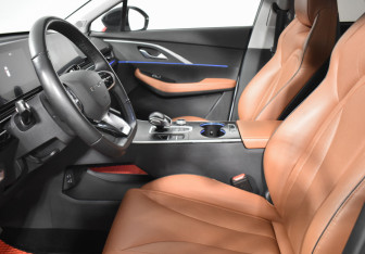 Подержанный автомобиль Omoda C5 2023 года (10 фото)