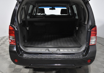 Подержанный автомобиль Nissan Pathfinder 2012 года (23 фото)