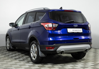 Подержанный автомобиль Ford Kuga 2017 года (7 фото)