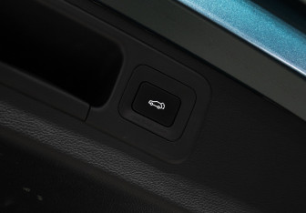 Подержанный автомобиль GAC GS8 2023 года (28 фото)