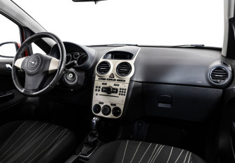 Подержанный автомобиль Opel Corsa 2007 года (9 фото)