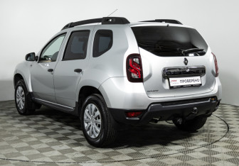 Подержанный автомобиль Renault Duster 2015 года (7 фото)