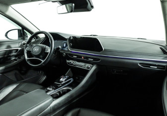 Подержанный автомобиль Hyundai Sonata 2021 года (9 фото)