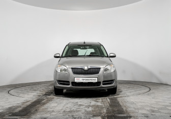 Подержанный автомобиль Skoda Roomster 2008 года (2 фото)