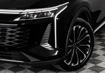 Подержанный автомобиль Exeed RX 2023 года (3 фото)