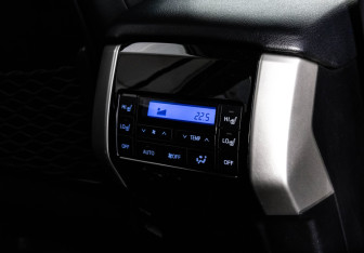 Подержанный автомобиль Toyota Land Cruiser Prado 2018 года (33 фото)