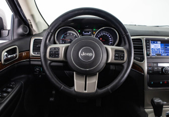 Подержанный автомобиль Jeep Grand Cherokee 2012 года (10 фото)