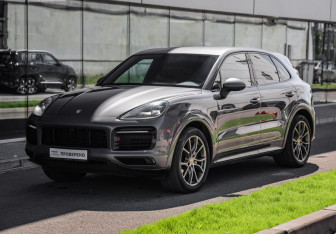 Подержанный автомобиль Porsche Cayenne 2020 года (3 фото)