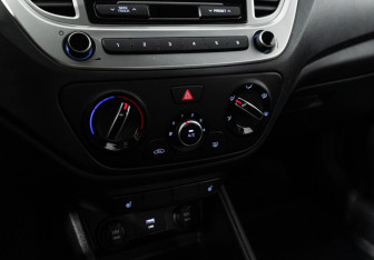 Подержанный автомобиль Hyundai Solaris Sedan 2022 года (15 фото)