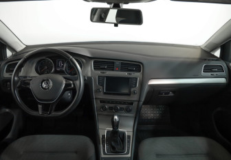 Подержанный автомобиль Volkswagen Golf Hatchback 2015 года (9 фото)