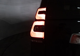 Подержанный автомобиль Toyota Land Cruiser Prado 2018 года (33 фото)