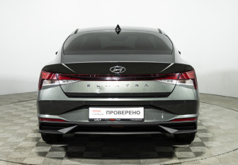 Подержанный автомобиль Hyundai Elantra Sedan 2020 года (6 фото)