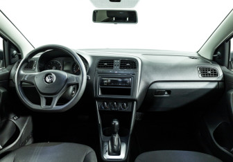 Подержанный автомобиль Volkswagen Polo Sedan 2019 года (13 фото)