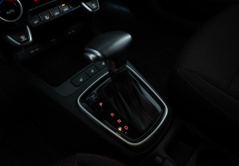 Подержанный автомобиль Kia Rio Hatchback 2021 года (18 фото)