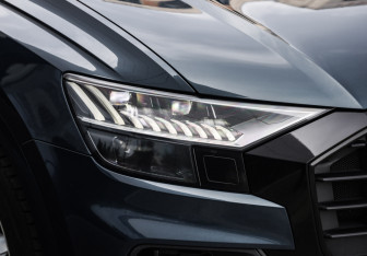 Подержанный автомобиль Audi Q8 2019 года (10 фото)