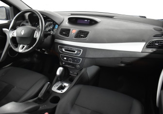 Подержанный автомобиль Renault Megane Hatchback 2010 года (10 фото)