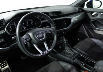 Подержанный автомобиль Audi Q3 2021 года (11 фото)