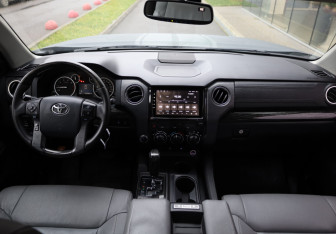 Подержанный автомобиль Toyota Tundra 2014 года (8 фото)