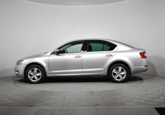 Подержанный автомобиль Skoda Octavia Liftback 2015 года (8 фото)