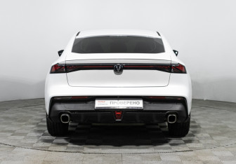 Подержанный автомобиль Changan UNI-V 2023 года (6 фото)