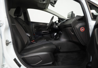 Подержанный автомобиль Ford Fiesta Sedan 2015 года (22 фото)