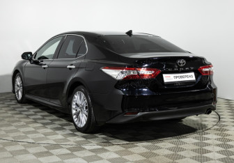 Подержанный автомобиль Toyota Camry Sedan 2020 года (7 фото)