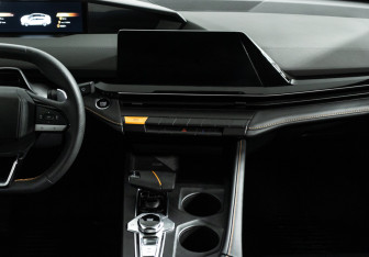 Подержанный автомобиль Changan UNI-V 2024 года (14 фото)