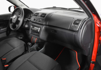 Подержанный автомобиль Skoda Fabia Hatchback 2012 года (12 фото)