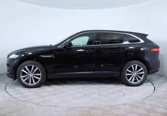 Подержанный автомобиль Jaguar F-Pace 2016 года (9 фото)