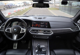 Подержанный автомобиль BMW X5 2019 года (13 фото)