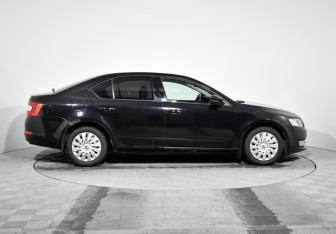 Подержанный автомобиль Skoda Octavia Liftback 2014 года (4 фото)