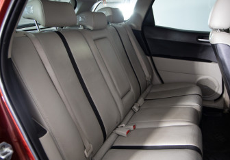 Подержанный автомобиль Mazda CX-7 2007 года (13 фото)