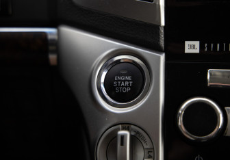 Подержанный автомобиль Toyota Land Cruiser Suv 2012 года (19 фото)