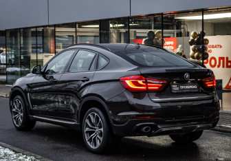 Подержанный автомобиль BMW X6 2016 года (7 фото)