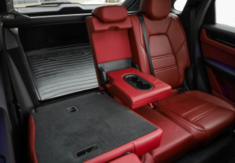 Подержанный автомобиль Porsche Cayenne 2019 года (36 фото)