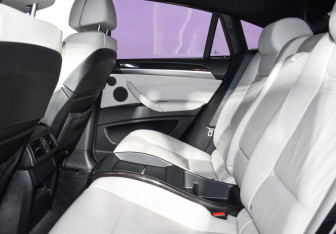 Подержанный автомобиль BMW X6 2011 года (12 фото)