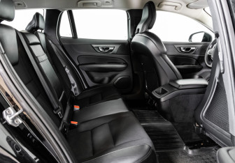 Подержанный автомобиль Volvo V60 2018 года (20 фото)