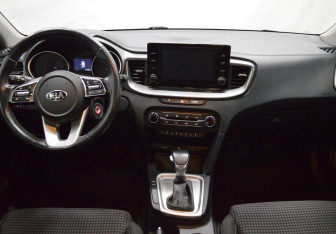Подержанный автомобиль Kia Ceed Wagon 2021 года (14 фото)