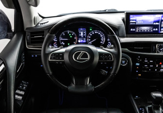 Подержанный автомобиль Lexus LX 2015 года (16 фото)